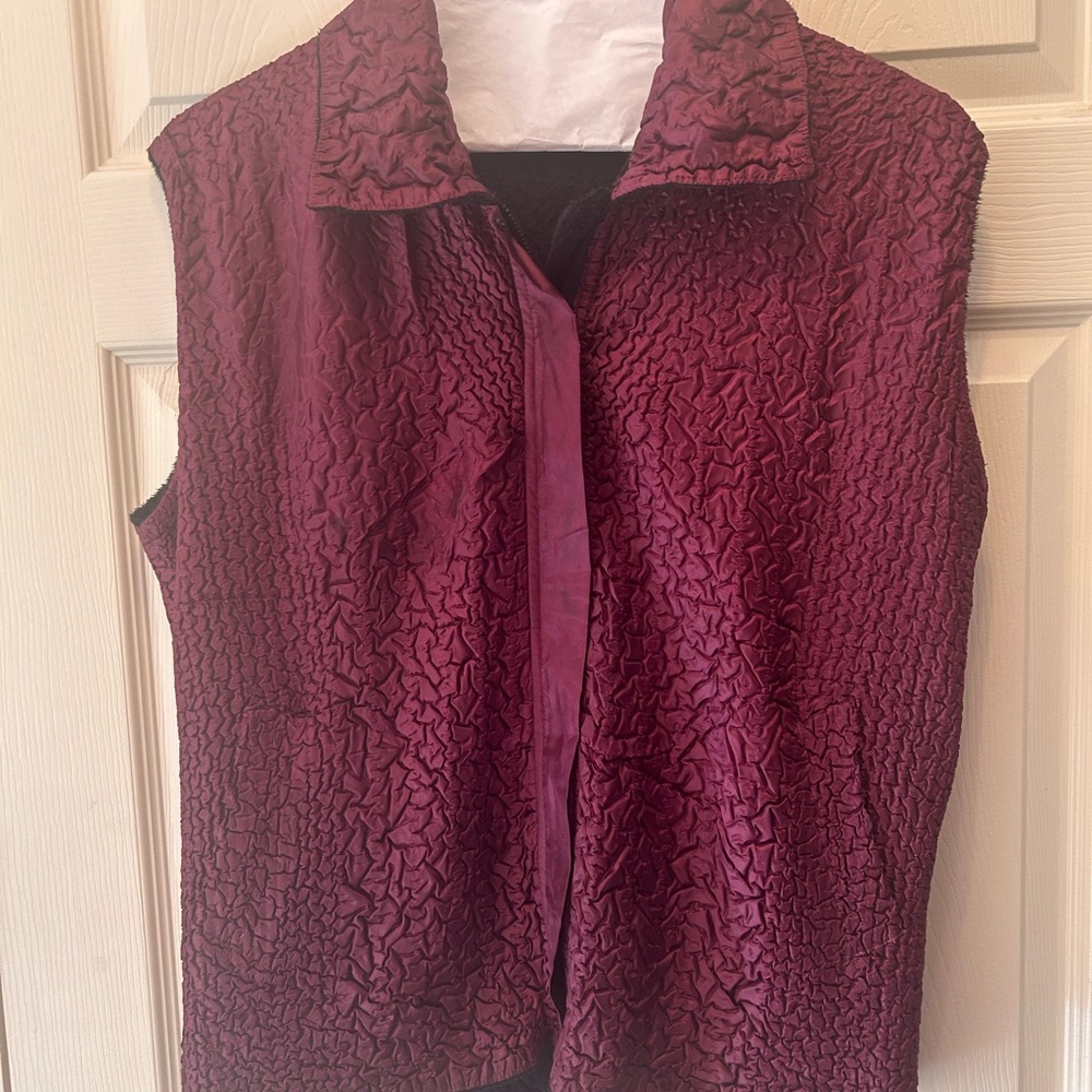 Chic Crinkle Vest- Deep Plum and black reversible